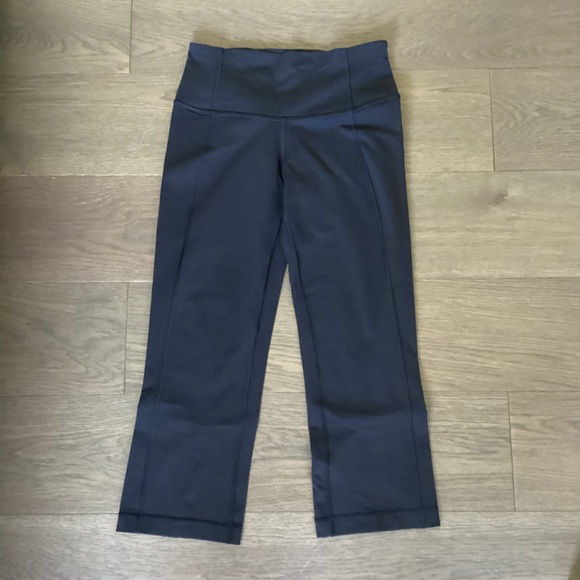 Rare Lululemon Gather & Crow Crop *Full-On Luon Black - Picture 4 of 8